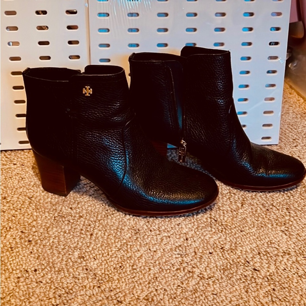 Tory Burch Black Boots/Brown Heels COMFORTABLE